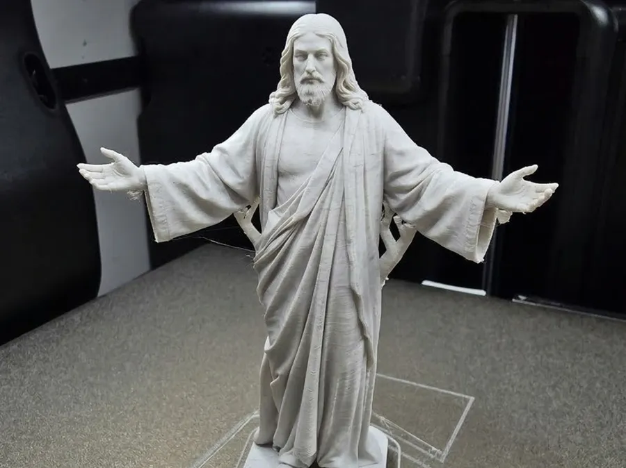 Yesus Bangkit berjubah